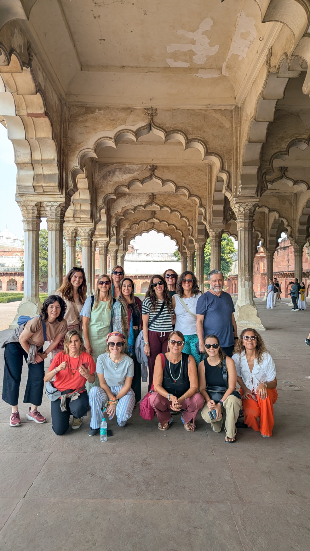 Grupo de viajeras de Universo Prana en un palacio de India