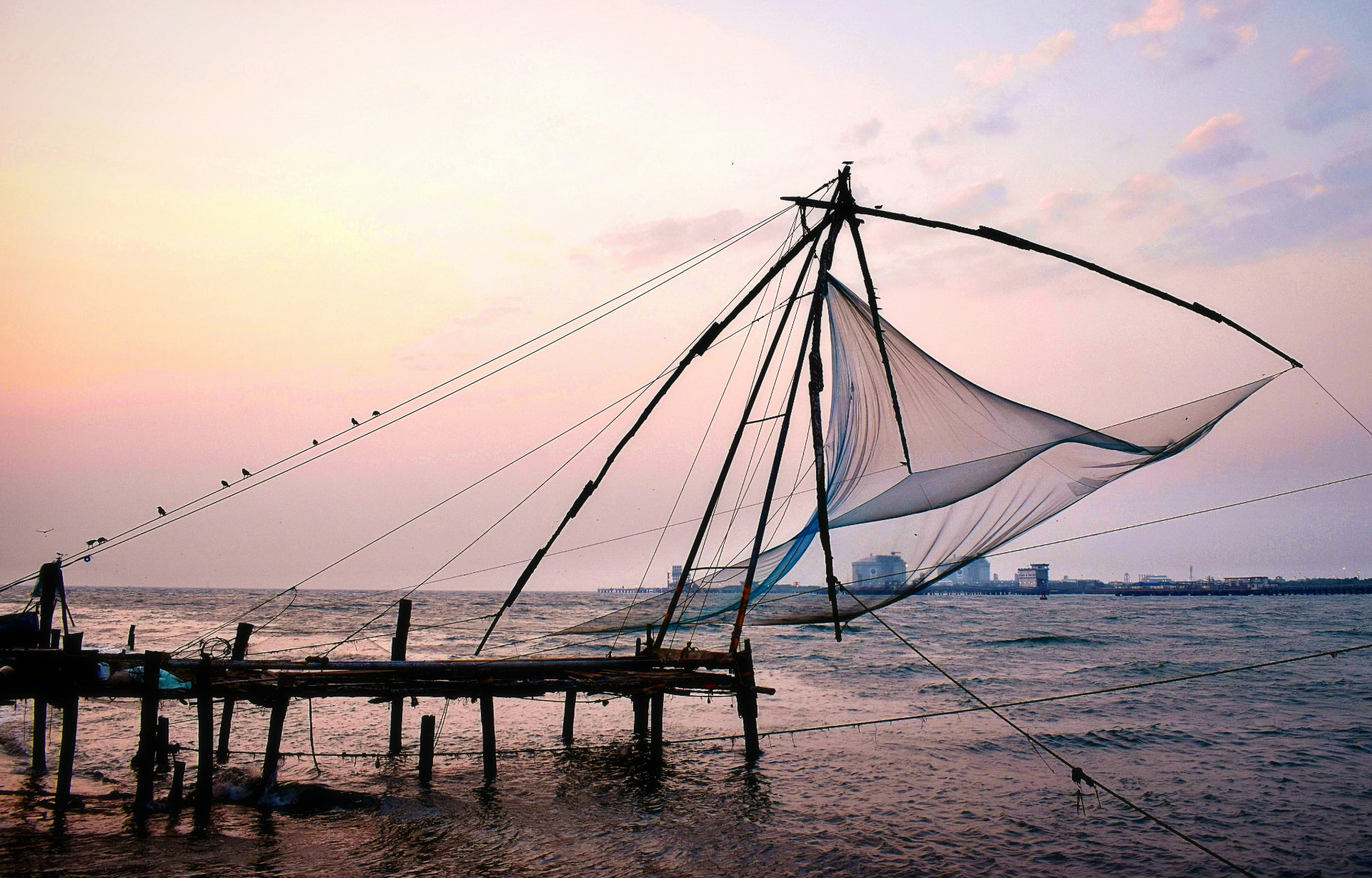 Redes chinas de pesca en Kochi al atardecer